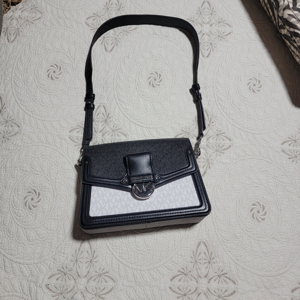 Michael Kors Tri-colored Bag.Stylish Black and White Women's Bag